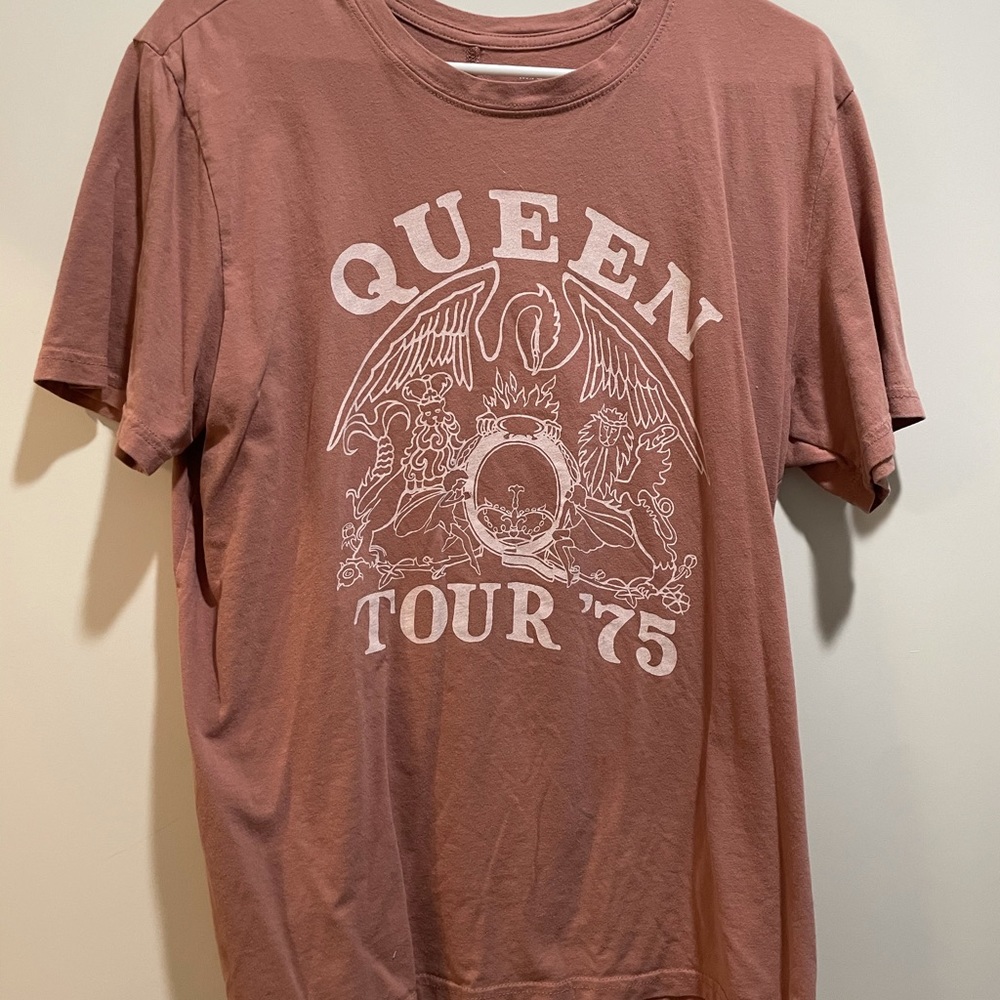 Abercrombie queen tee